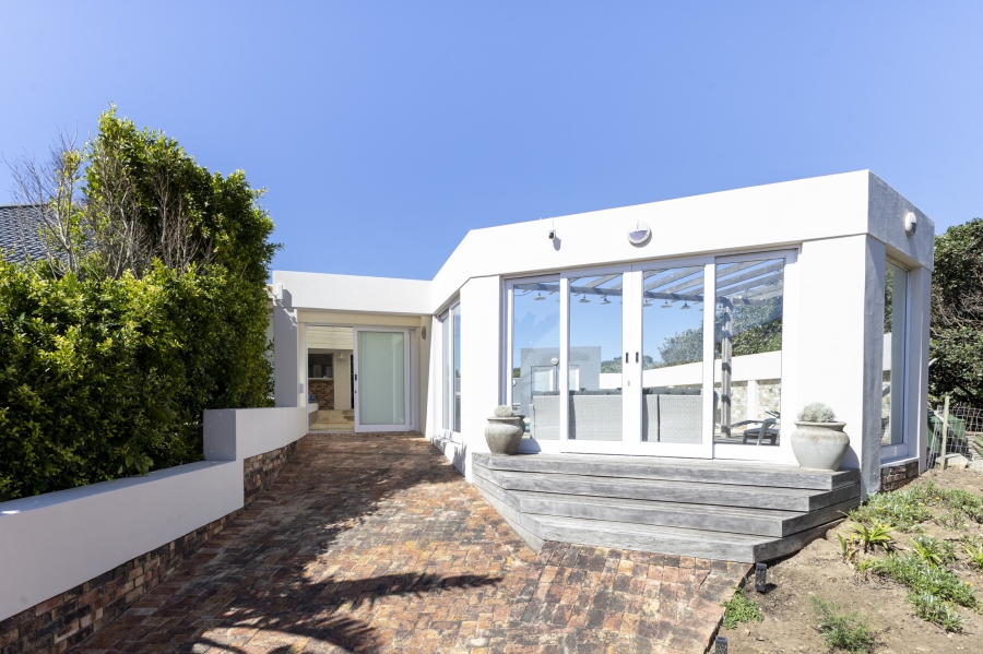 6 Bedroom Property for Sale in West Beach Eastern Cape